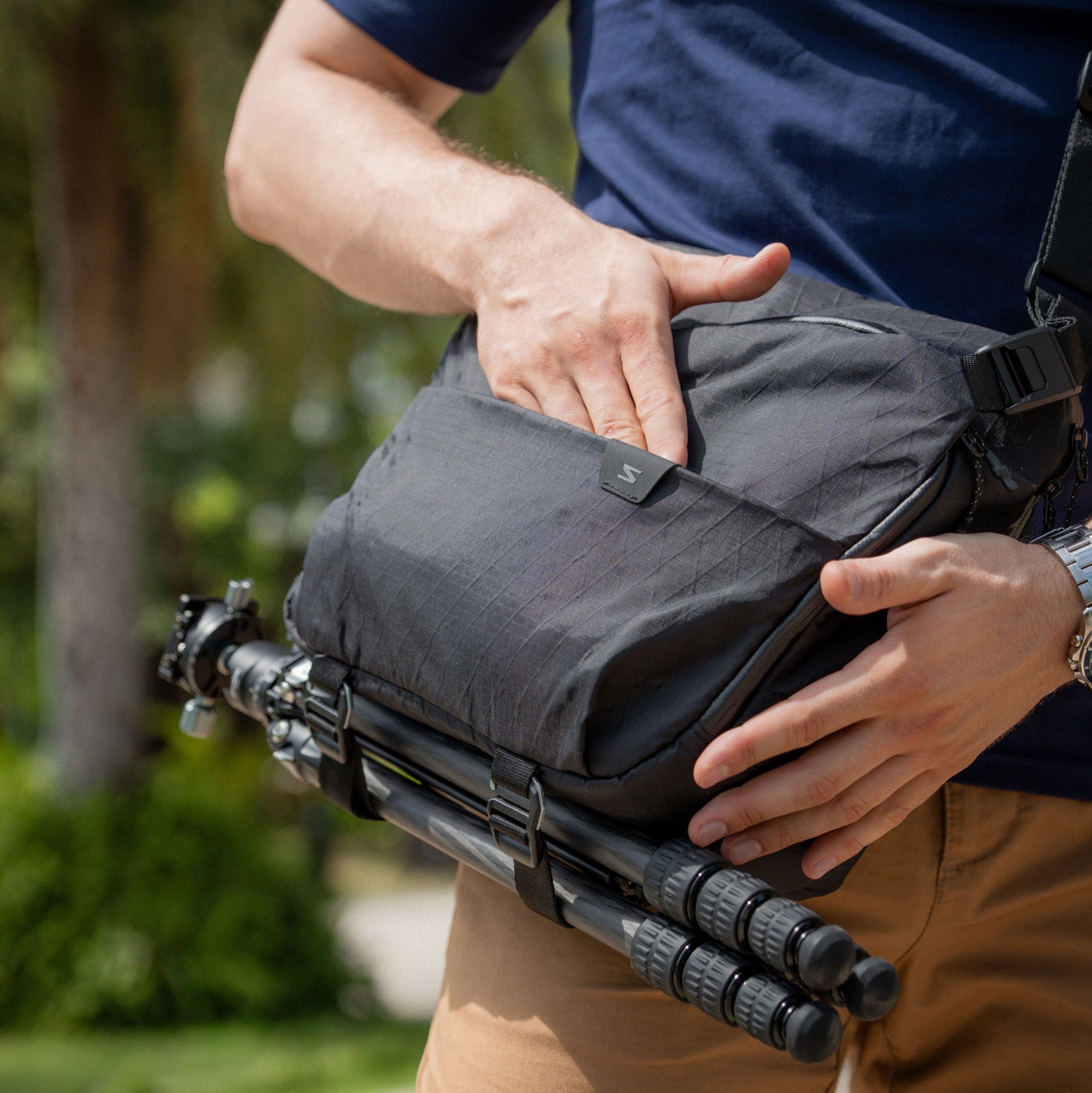 Modern laptop sling for creators, freelancers, and travelers